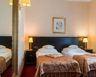 Hotel Piast - أوبولي - غرفة نوم