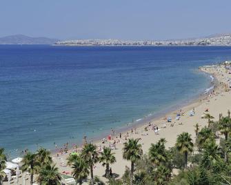 Poseidon Athens Hotel - Palaió Fáliro - Strand