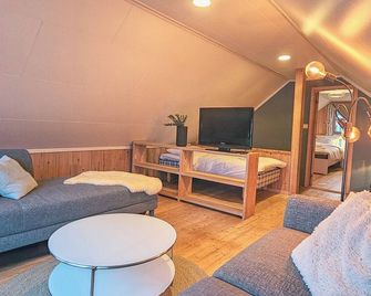 Fjordside Boathouse Hardanger - Strandebarm - Living room