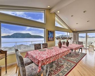 Anacortes Paradise Vacation Rental w/ Water Views! - Anacortes - Eetruimte