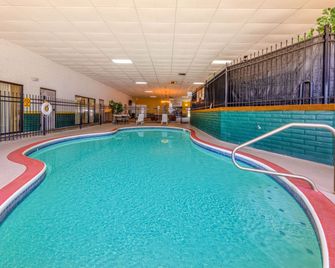 Baymont by Wyndham El Dorado - El Dorado - Piscina