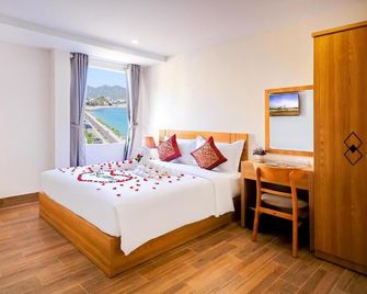 May Ngu Sac - Iridescent Clouds Hotel - Nha Trang