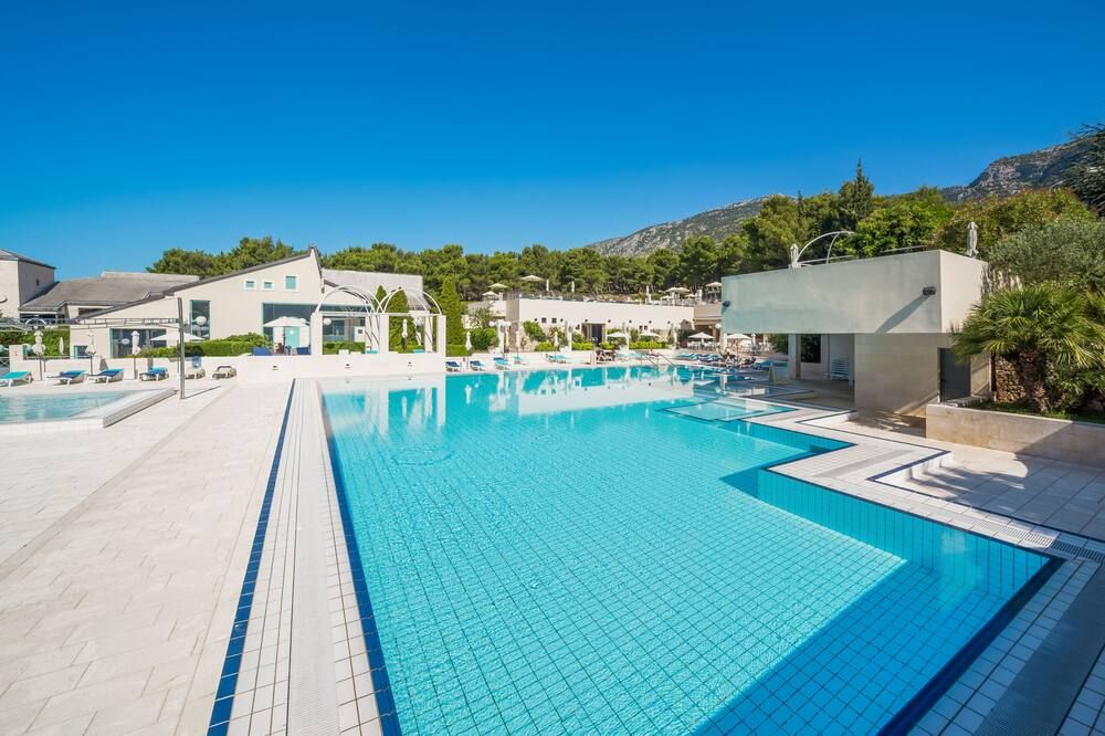 Bretanide Sport & Wellness Resort - בול - בריכה