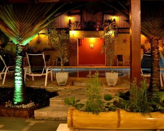 Pousada Camburioca - Maresias - בריכה