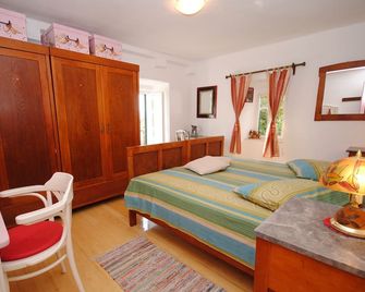 18th century Apartment in the centre of Brela - Brela - Schlafzimmer