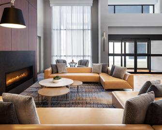 Delta Hotels by Marriott Green Bay - Green Bay - Living room