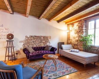 Verona Walls - Verona - Living room