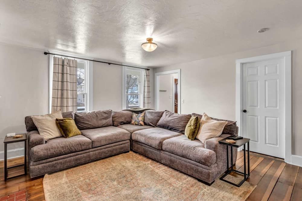 Historic 5BR Home with Fire Pit & Outdoor Space - Medina - Soggiorno
