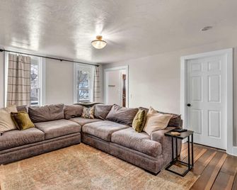 Historic 5BR Home with Fire Pit & Outdoor Space - Medina - Soggiorno