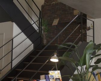 Hostel Jin - Osaka - Stairs