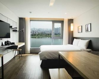 هوتل ريفرسايد - أولسان - غرفة نوم