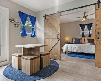 Stylish North Miami Guesthouse With King Bed, Parking, Wifi - North Miami - Bedroom