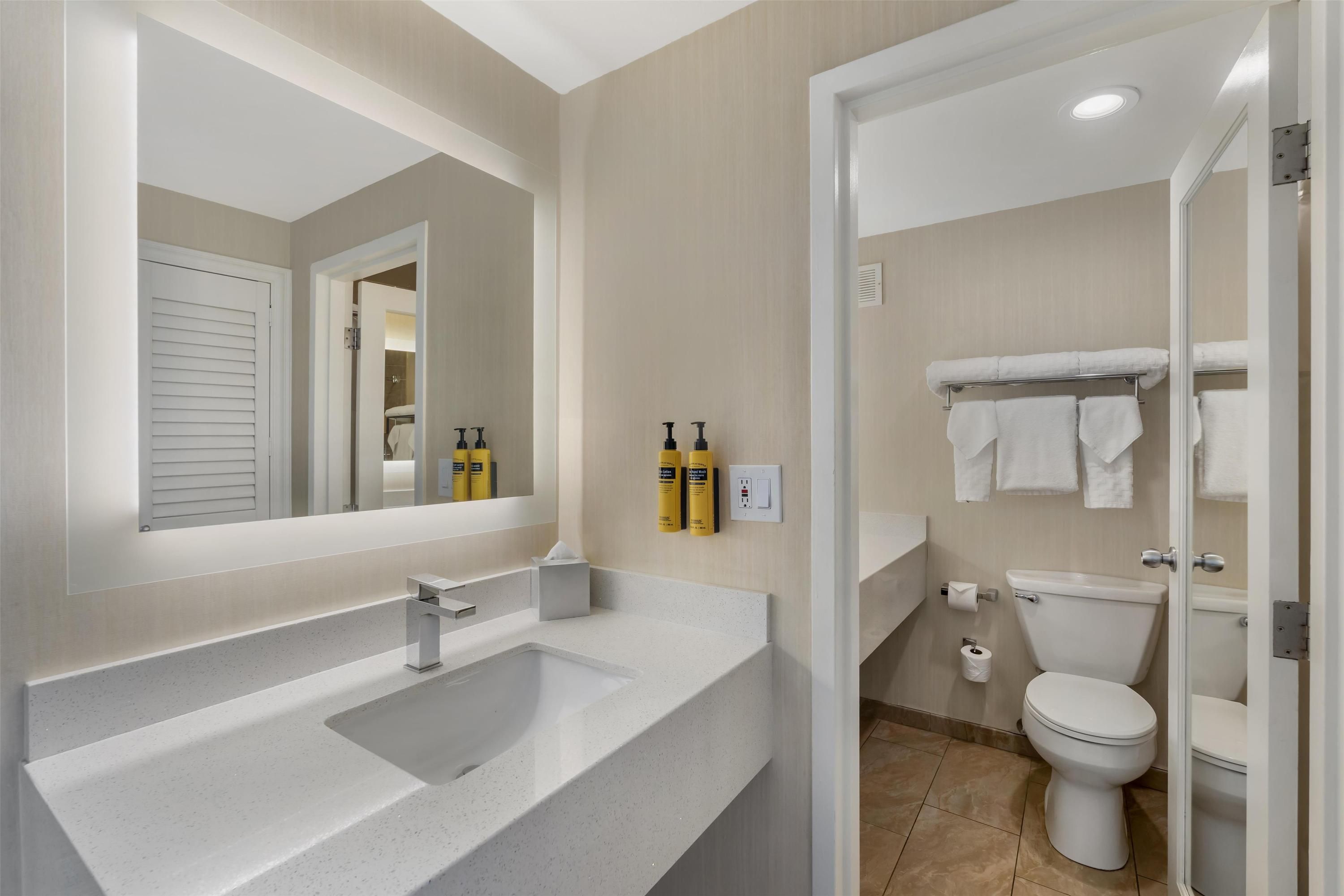 Best Western Plus Carriage Inn thumbnail 3