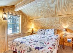 Bunkhouse-Cabin in the Woods of Cascade, ID - Cascade - Bedroom
