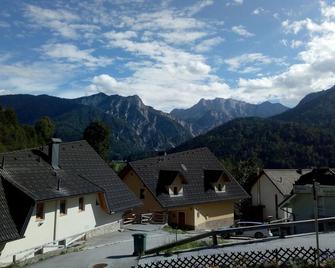 Immaculate 2-Bed Apartment in Ratece Planica - Ratece - Building
