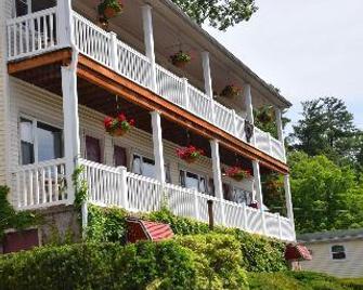 Nordick's Inn - Lake George - Building
