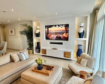 3 bedroom apartment - Dar Es Salaam - Living room