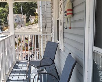 Cozy Jersey Shore Cottage Near Sandy Hook Beach - Open Year-Round - Highlands - Balcony