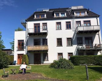 Your private 5-star apartment in the Baltic Sea resort of Nienhagen - Nienhagen - Gebäude