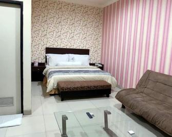 Vindhika Hotel - מקאסר - חדר שינה