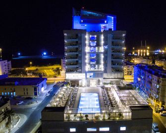 Radisson Blu Hotel, Larnaca - לרנקה - בניין