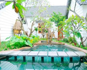 Konklor Hotel - Kon Tum - Piscina