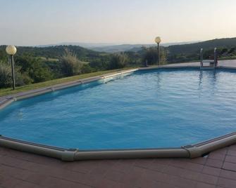 Agriturismo La Meria - Semproniano - Zwembad