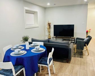 Modern 2-Bedroom Apartment in a Quiet Suburb;Close to Shops, Banks, and Airport! - St. John's - Dining room