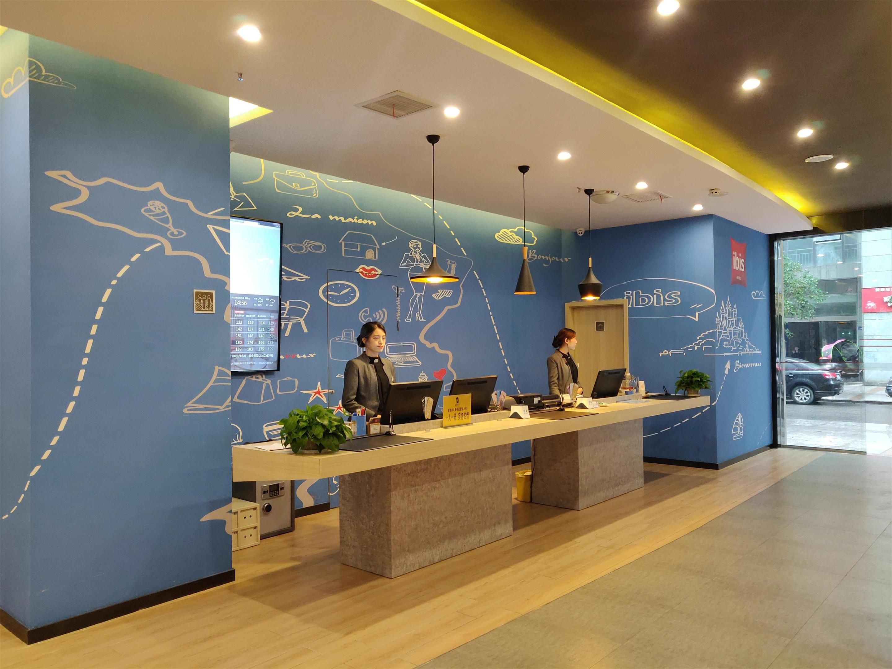 Ibis Guangyuan City Square Hotel - Guangyuan - Front desk