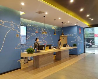 Ibis Guangyuan City Square Hotel - Guangyuan - Front desk