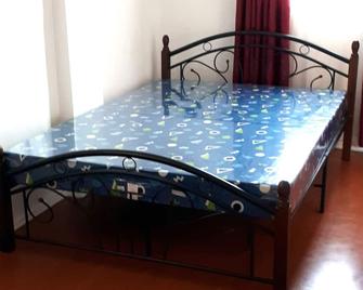 Full a/c, huge patio, 5 cars parking space, and within the heart of the city. - General Santos - Habitación