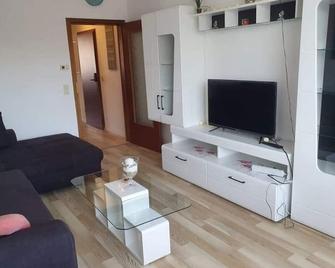 Apartment 55 I Cental Hof I Wifi I Tv - Hof - Wohnzimmer