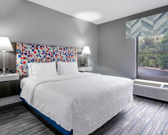 Hampton Inn Sanford - Sanford - Bedroom