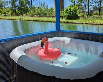 Cottage flottant Premium Jacuzzi privé en supplément - Saint-Jean-de-Losne