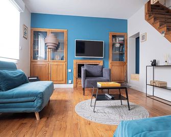 Triplex Cathédrale Parking Gratuit - Reims - Wohnzimmer