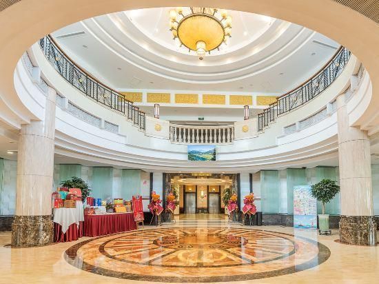 The Center Grand Hotel - יאנטאי - לובי