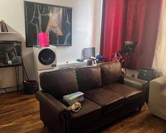 Chic 1-bedroom with WiFi, AC, fitness room in vibrant Brooklyn - Brooklyn - Phòng khách