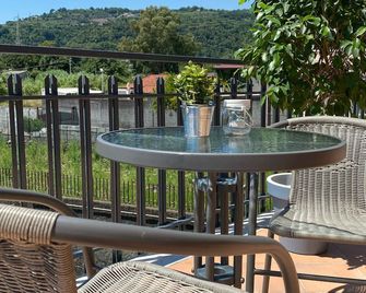 Cornice di Stile - Sant'Alfio - Balcón