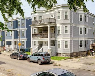 4 Mi to Fenway Park Pet-Friendly Dorchester Apt! - 波士頓 - 建築
