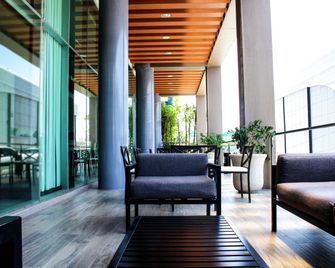 Hampton Inn & Suites by Hilton Aguascalientes Airport - אגואסקליאנטס - בר