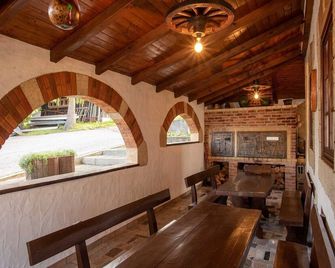 San Vinogradara - One Bedroom Holiday Home With Hot Tube - Gornja Stubica - Dining room