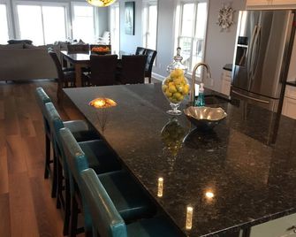 Milford Beach House - Newer Construction! - Milford - Dining room