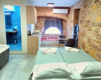 Chios City Inn - Chios - Bedroom
