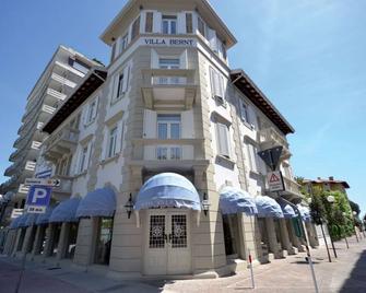 Hotel Villa Bernt - Grado - Building