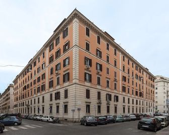 Guesthost - Piramide & Testaccio Design Flat - Rome - Building