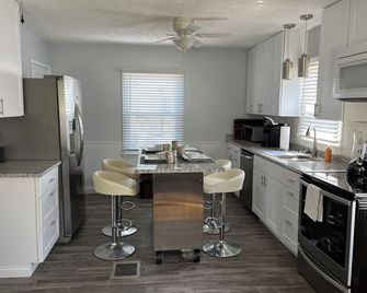 Cozy retreat next to Middletown Airport and Smith park - Middletown - Kitchen