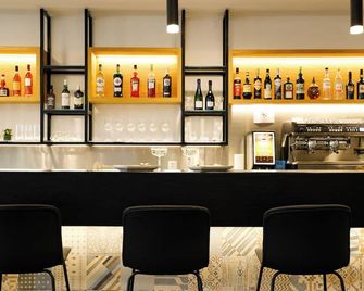Boutique Hotel Piazza Grande Locarno - Easy Self Check-In - Locarno - Bar