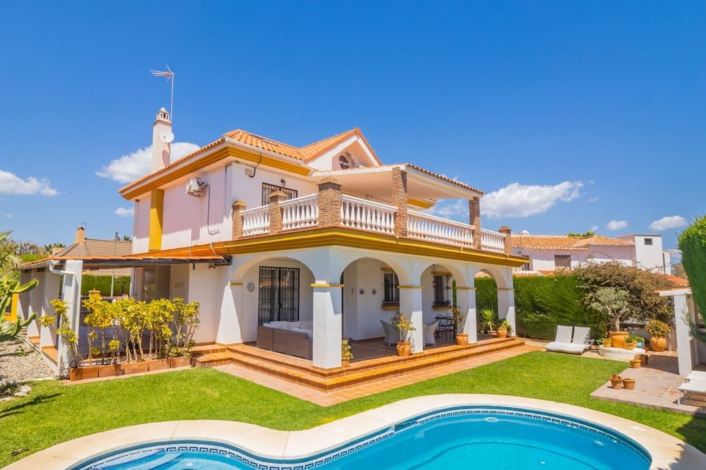 Cubo's Villa Yedra Guadalmar - ملقة - مبنى