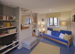 Shegarton Farm Cottages - Alexandria - Wohnzimmer