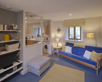 Shegarton Farm Cottages - Alexandria - Living room